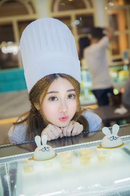 她在丈夫面前被耍了