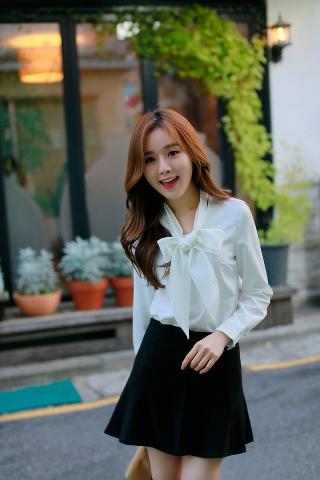 亭亭玉立四月天月色阑珊处情已晚